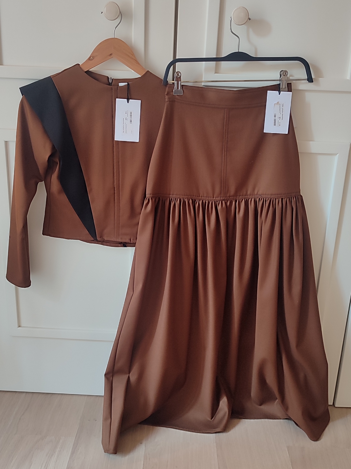 conjunto top y falda Mattui Collection — foto 3 de 6