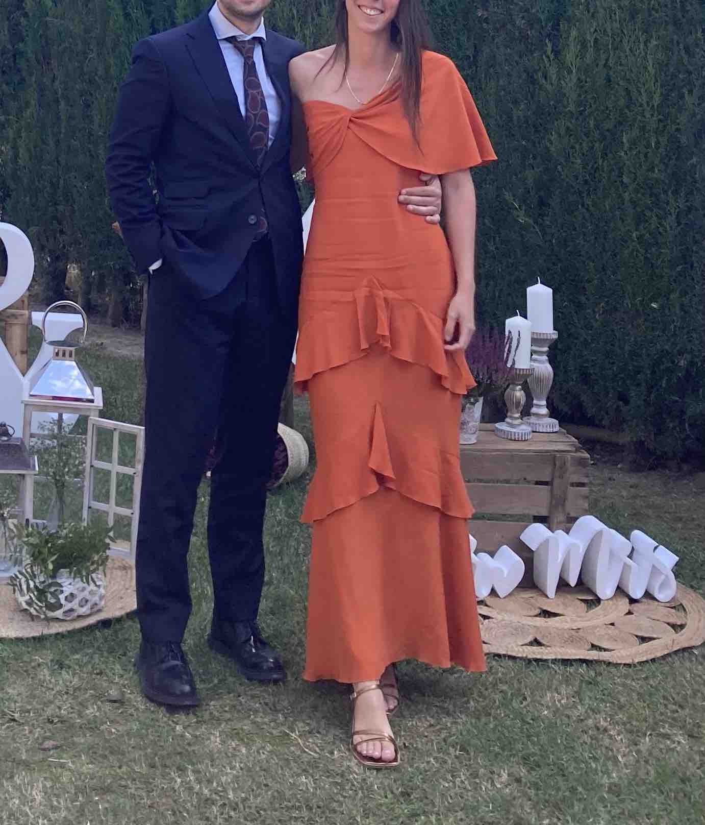 Alquiler Vestido Makira Dew and Corch OCRE | Jointy