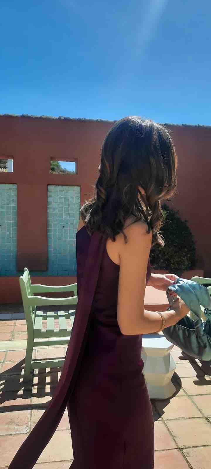 Vestido invitada midi The are ciruela — foto 4 de 5