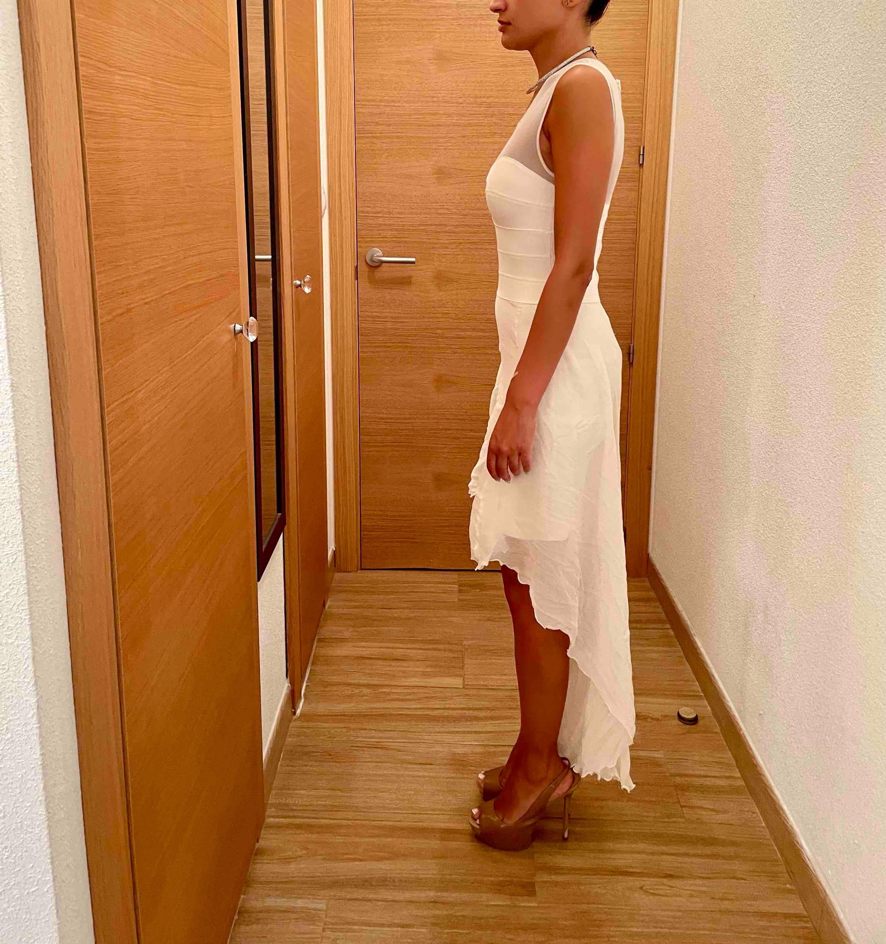Vestido blanco con cola. Bcbg Max Azria — foto 3 de 5