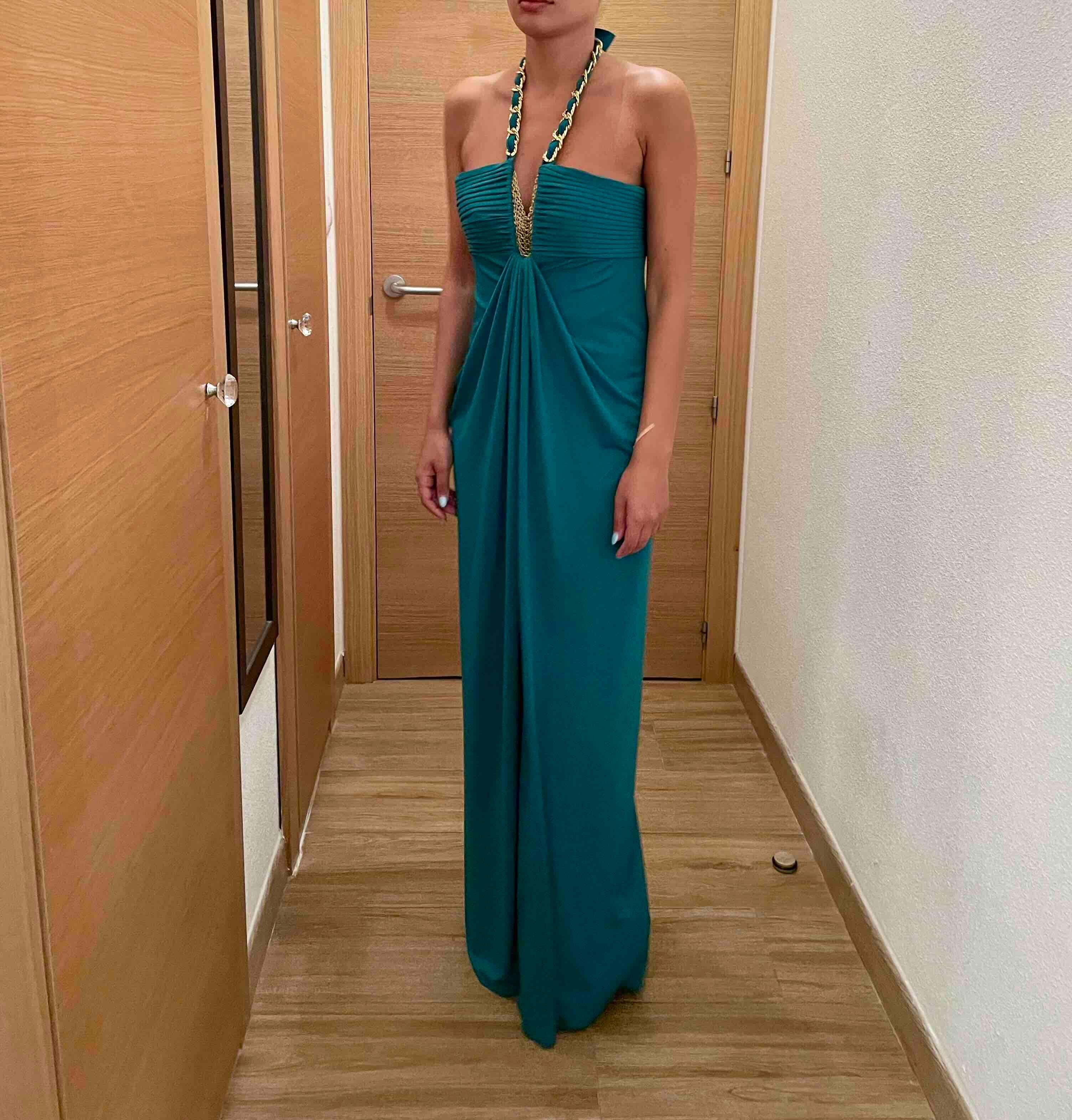 Vestido verde detalles en dorado Bcbg Max Azria — foto 3 de 5