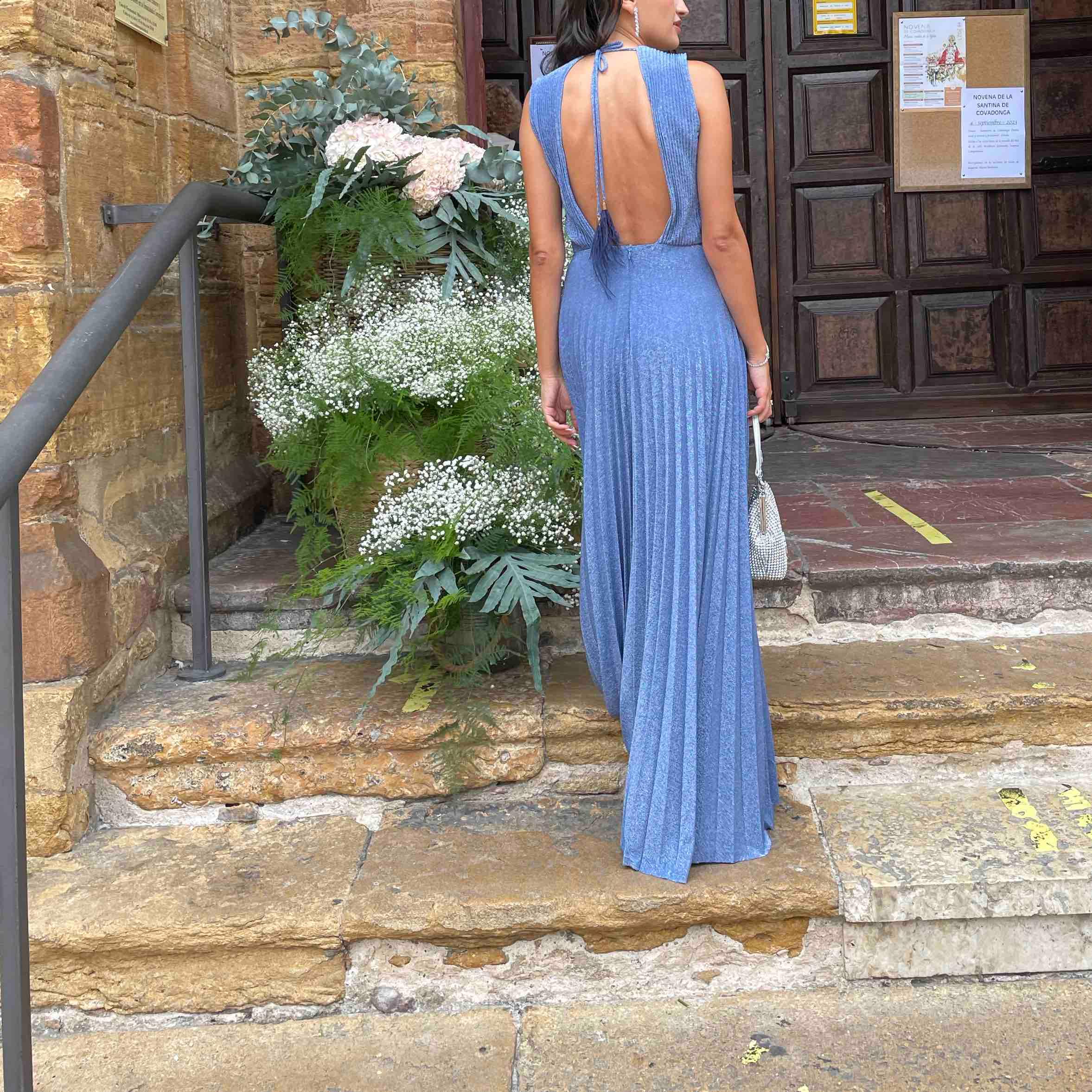 Vestido de boda azul brillante con espalda al aire Liu Jo — foto 2 de 4