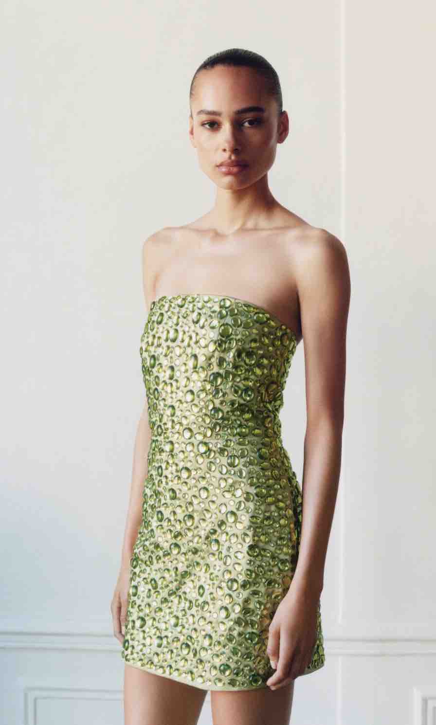 Vestido palabra de honor cristales MANGO Capsule — foto 3 de 6