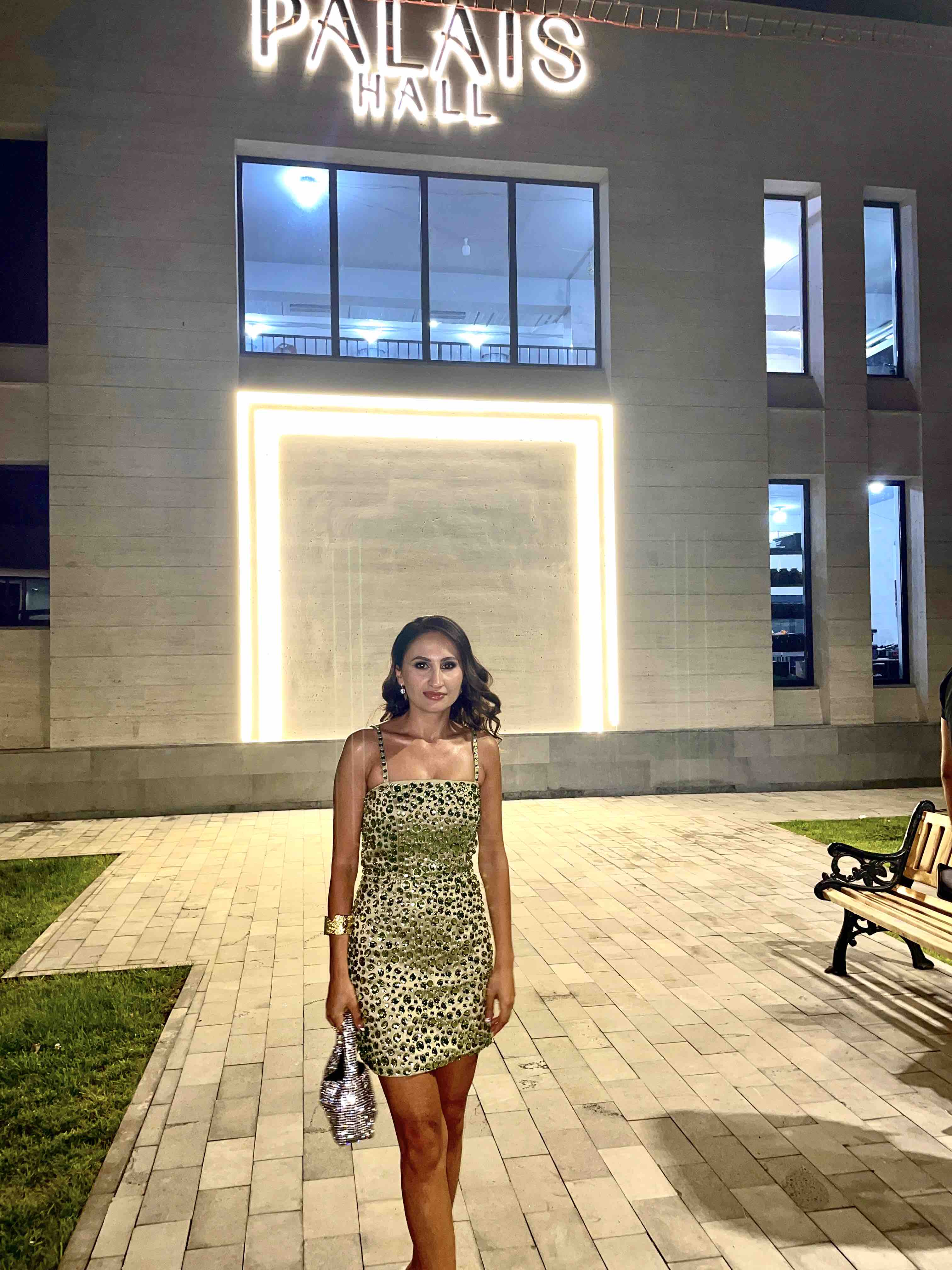 Vestido palabra de honor cristales MANGO Capsule — foto 1 de 6