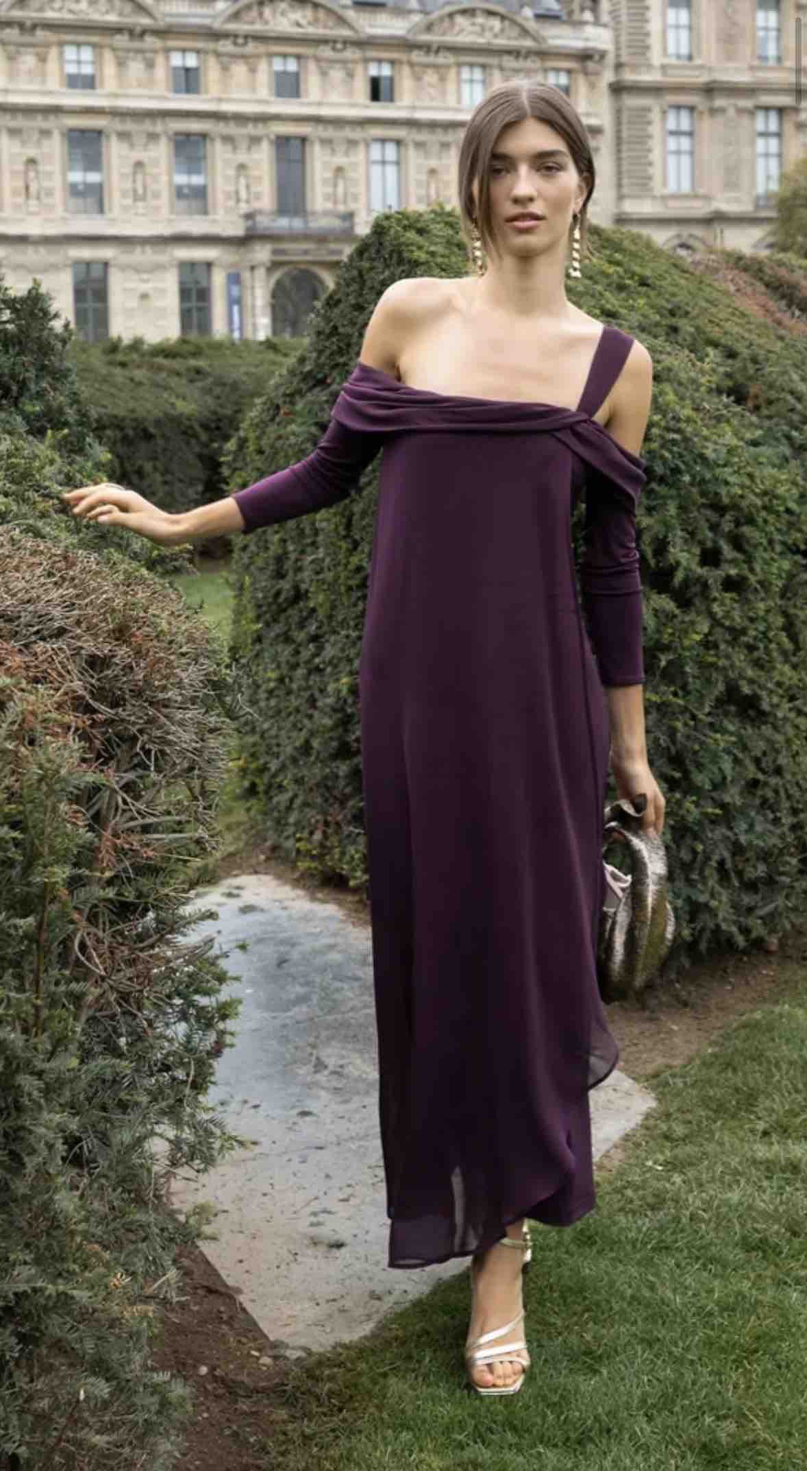 Vestido The Are morado, talla M, en alquiler — foto 2 de 2