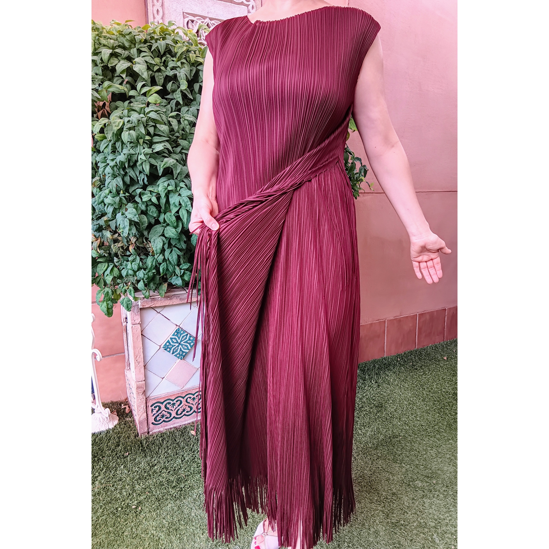 Vestido de Adolfo Dominguez burdeos. — foto 1 de 5