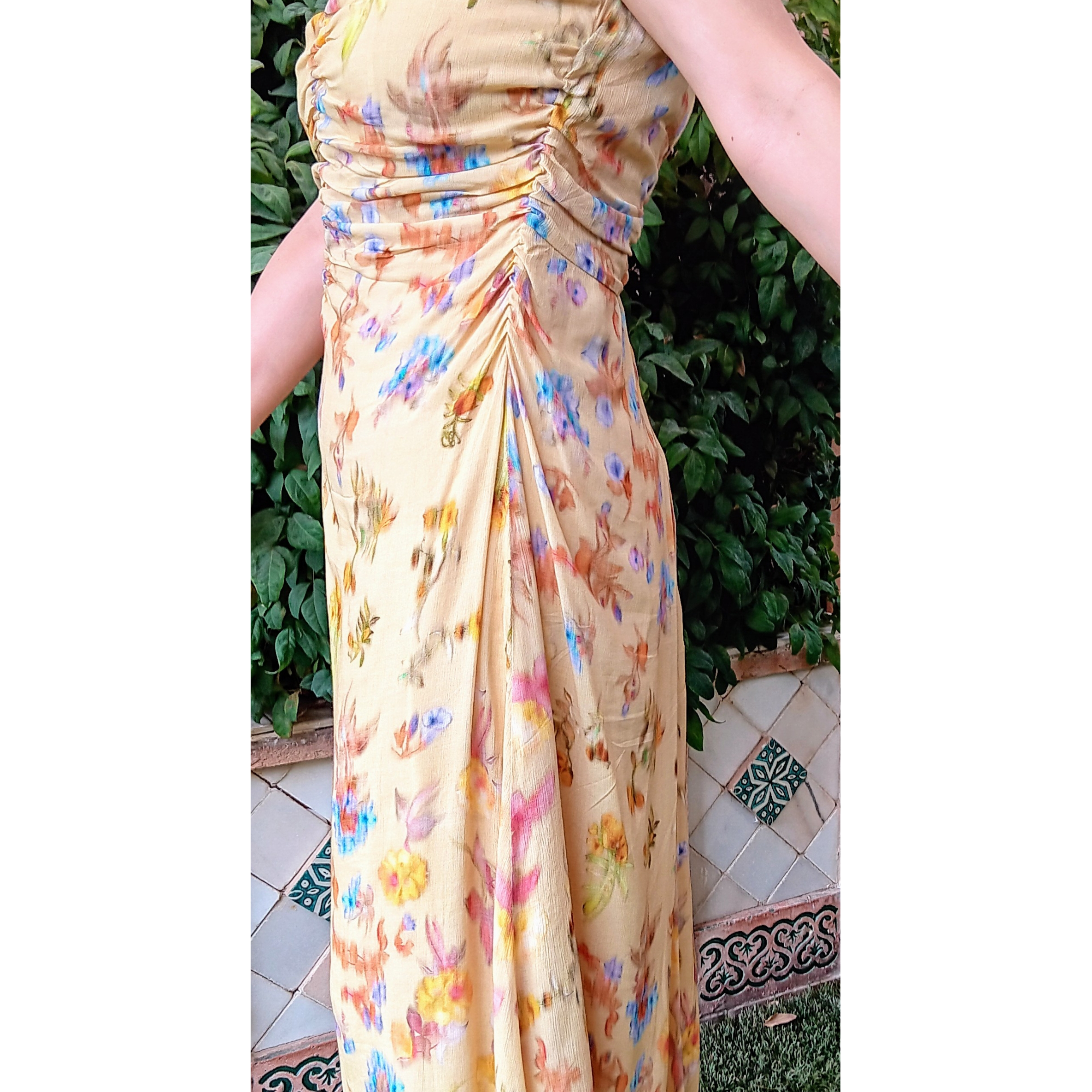 Vestido amarillo con motivos florales Pedro del Hierro — foto 4 de 5