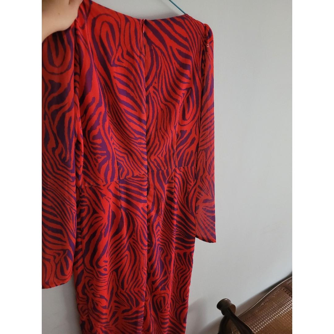 Vestido midi rojo cebra Mioh — foto 2 de 5