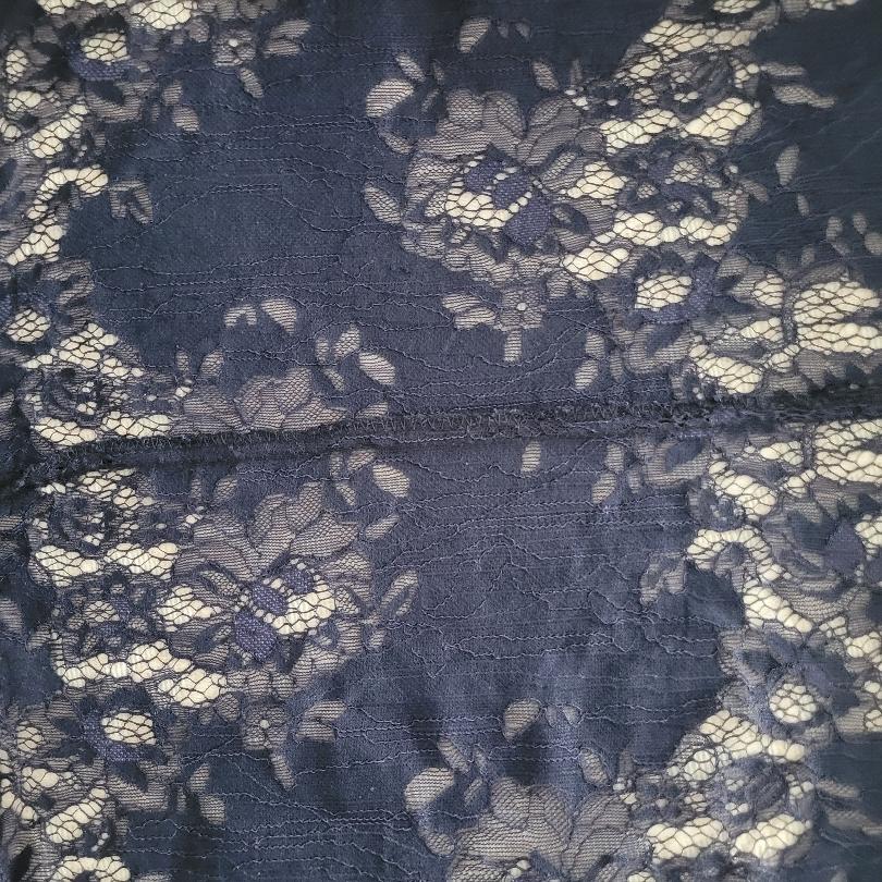 Vestido midi largo encaje azul marino La Fée Maraboutée — foto 4 de 6