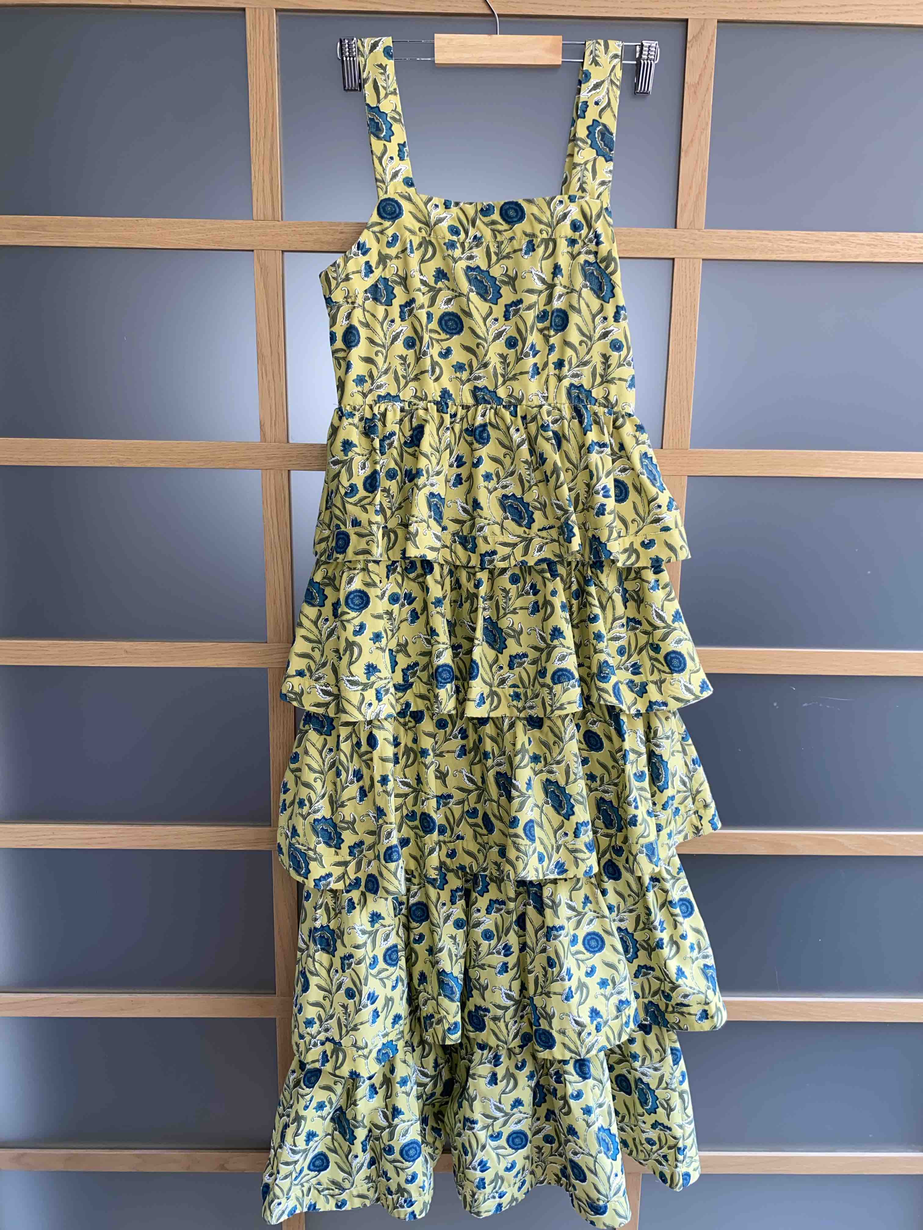 Vestido volantes y flores Sfera — foto 3 de 6