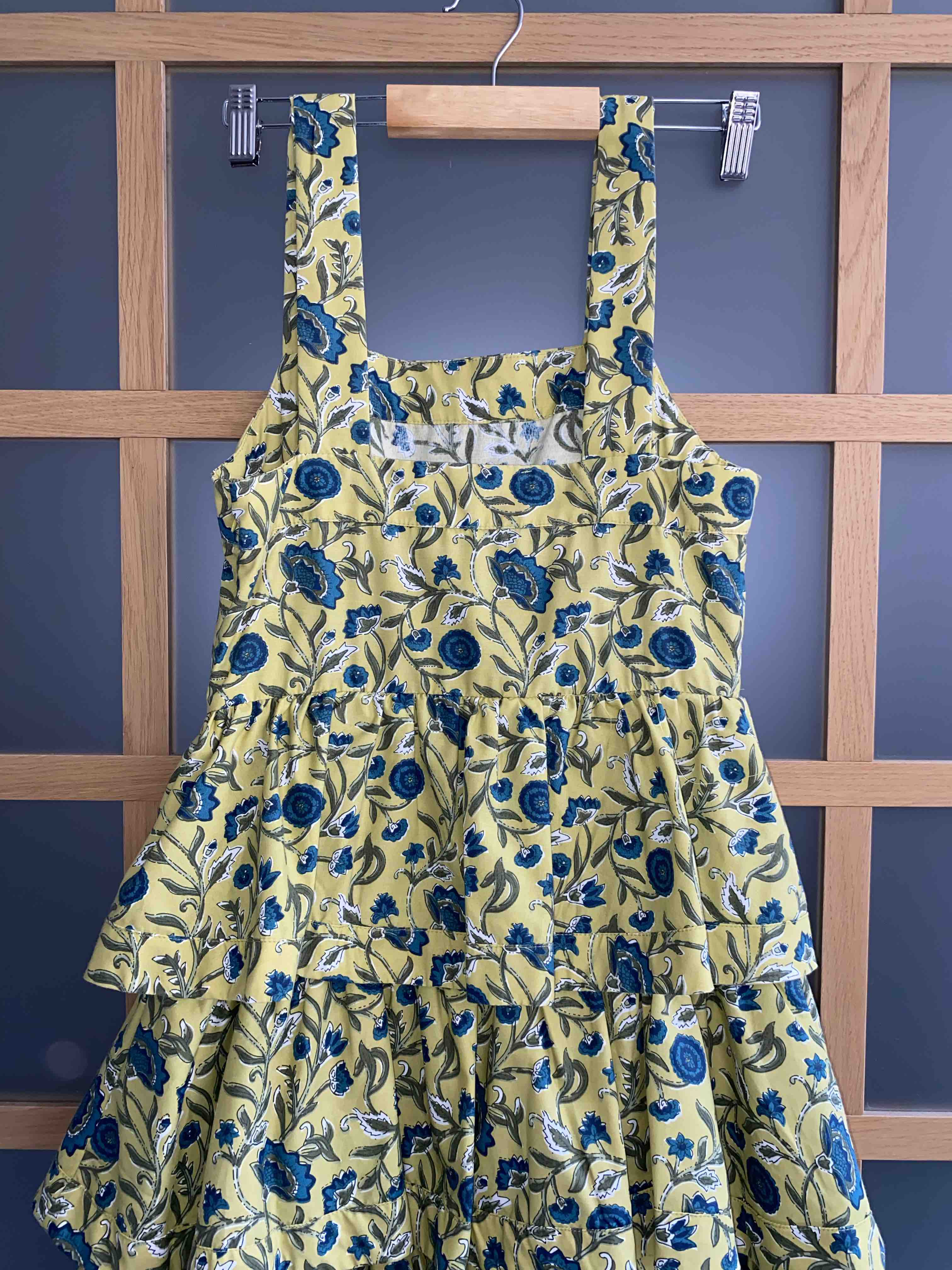Vestido volantes y flores Sfera — foto 5 de 6