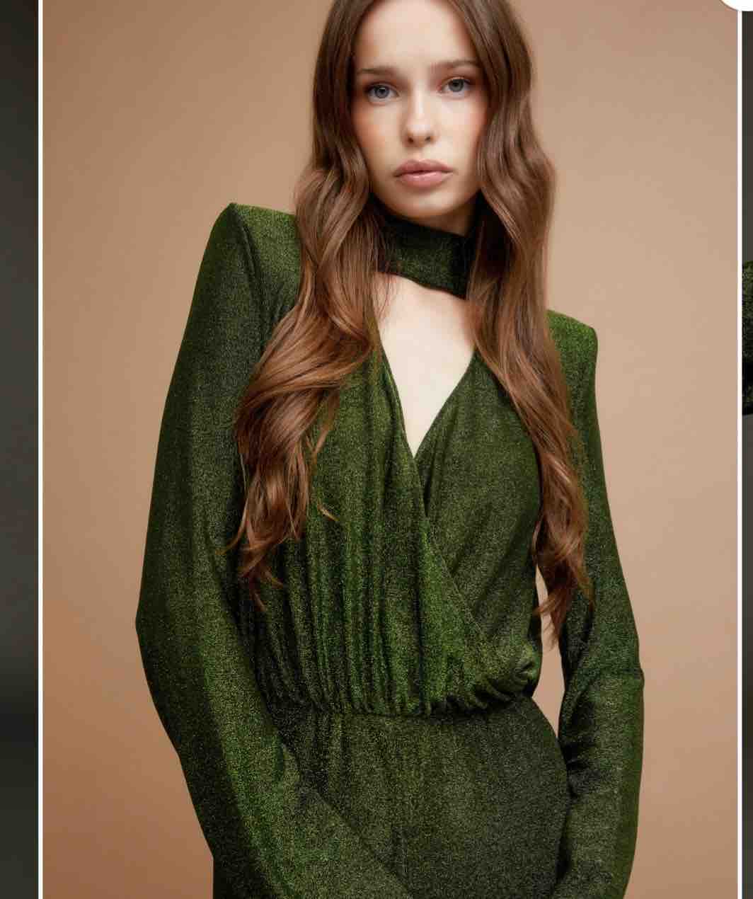 Mono Victoria Coleccion verde, talla S, en alquiler — foto 3 de 3
