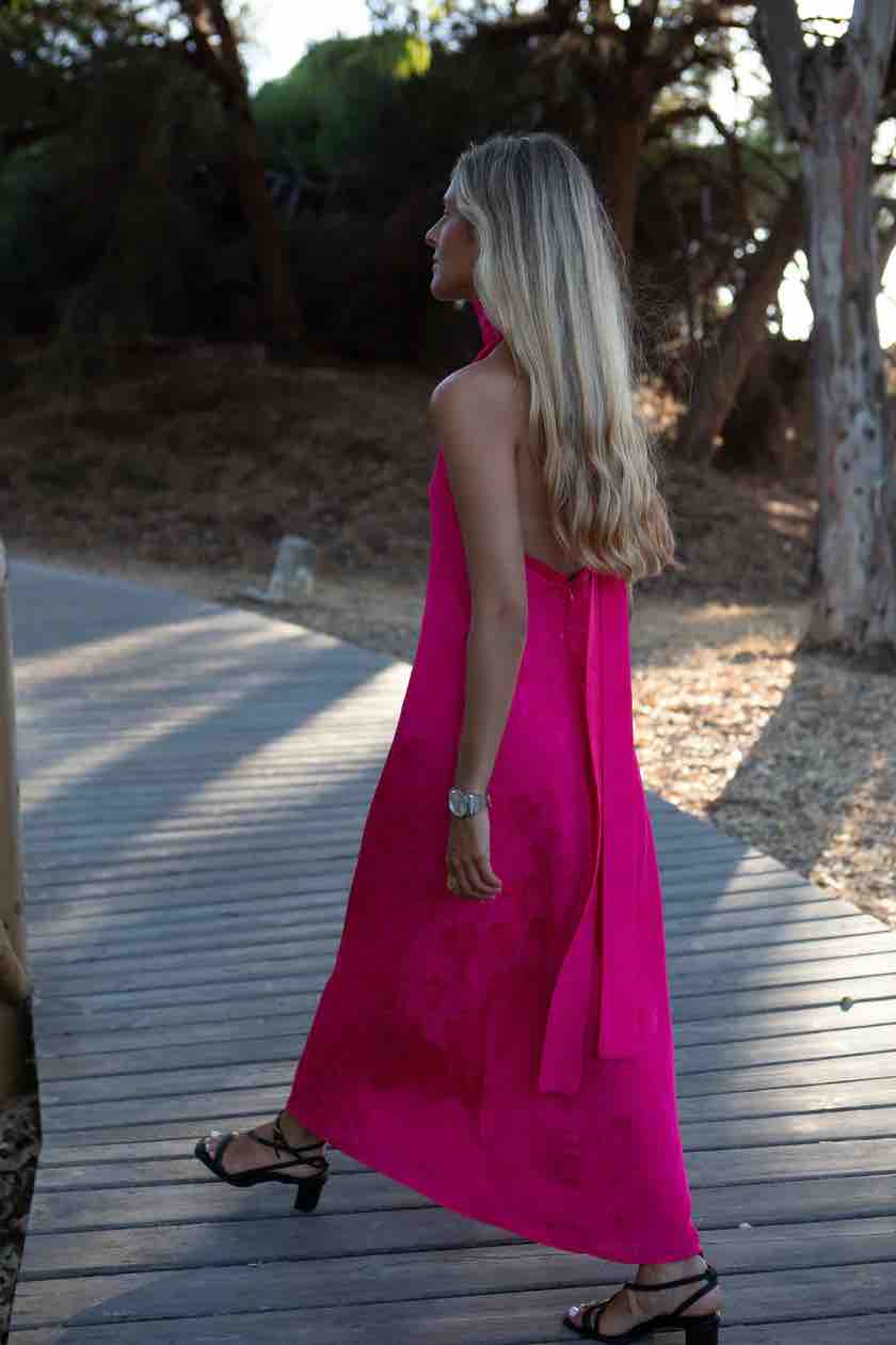 Vestido rosa cuello halter ByMoodyCollection — foto 4 de 6