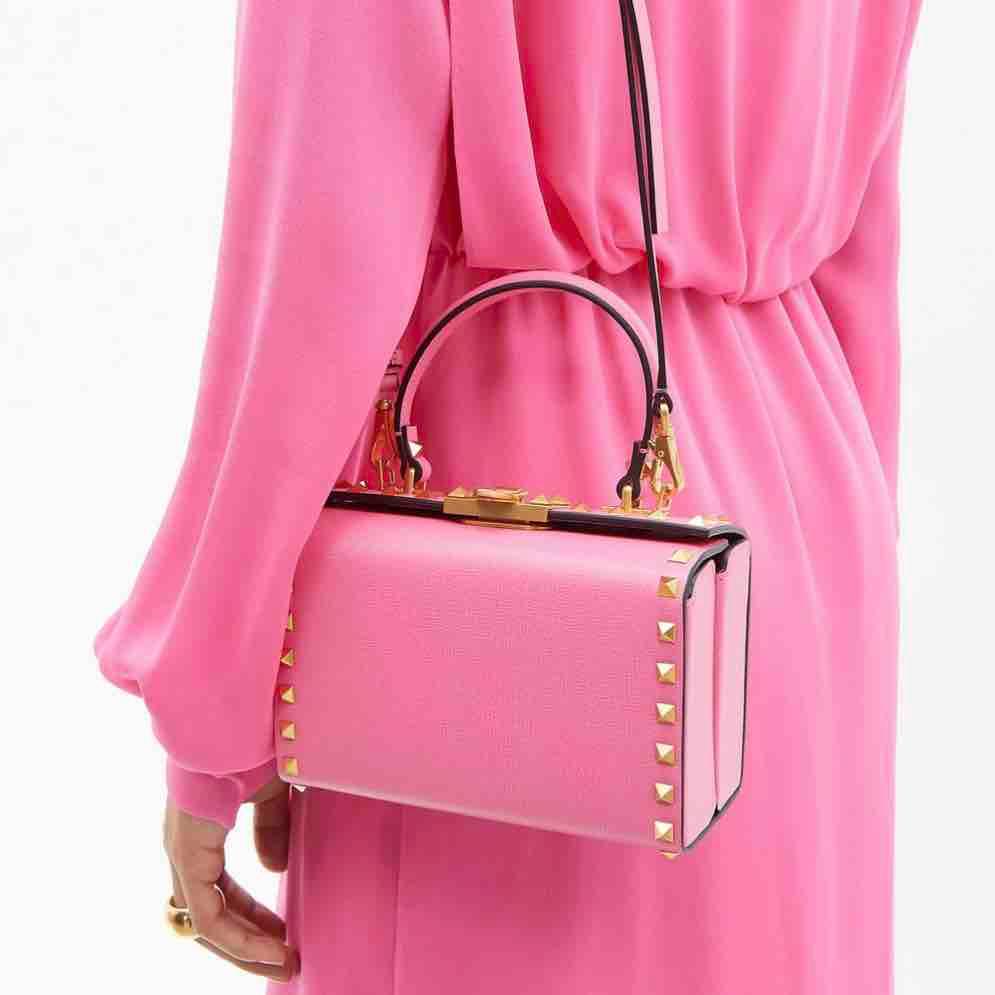 VALENTINO GARAVANI Rockstud Alcove studded leather cross-body bag (1460314) — foto 2 de 4